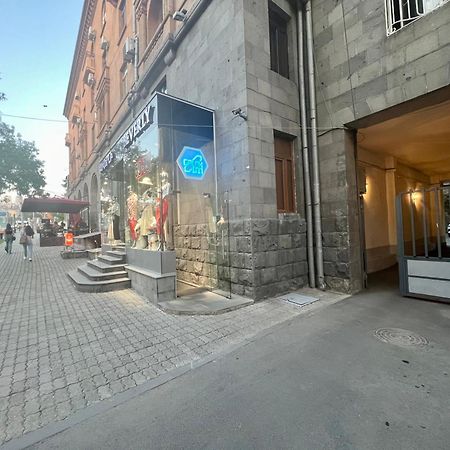 Galaxy Inn Luxury Hostel In Center Yerevan Exterior photo