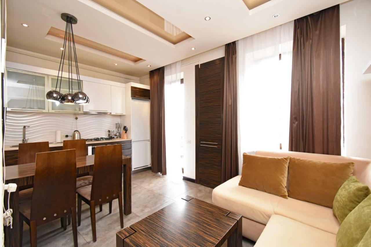 Galaxy Inn Luxury Hostel In Center Yerevan Exterior photo
