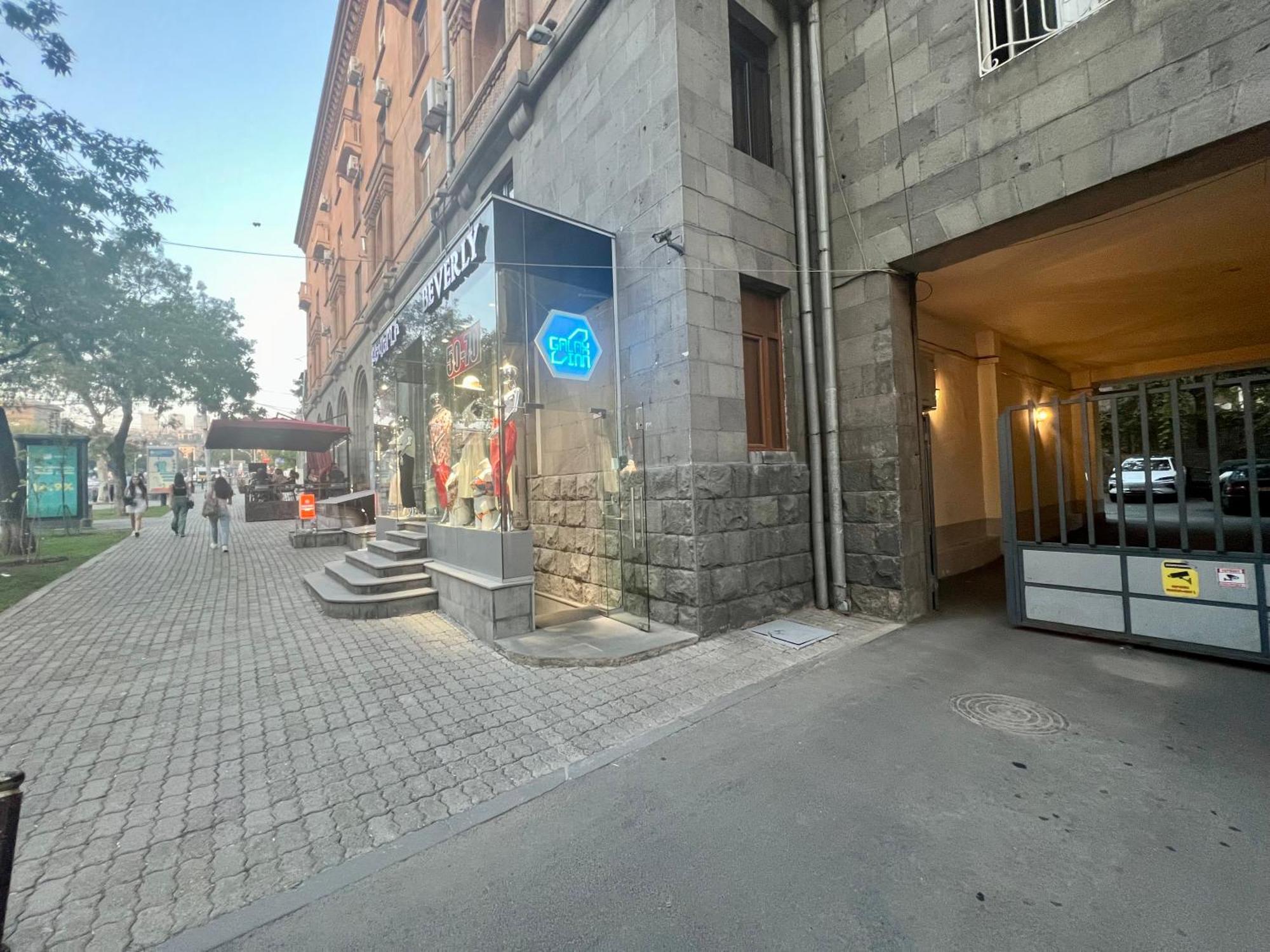 Galaxy Inn Luxury Hostel In Center Yerevan Exterior photo